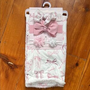 Pink and White Bow Blanket and 4 Headwraps, 0-18 Months